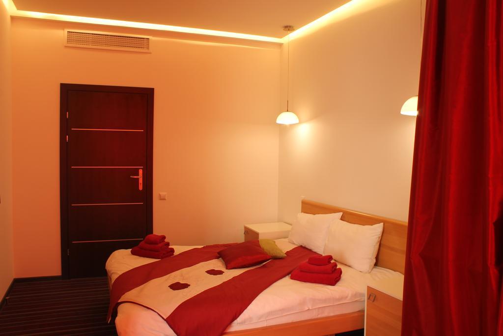 Hotel Kalyna คาร์คิฟ ภายนอก รูปภาพ